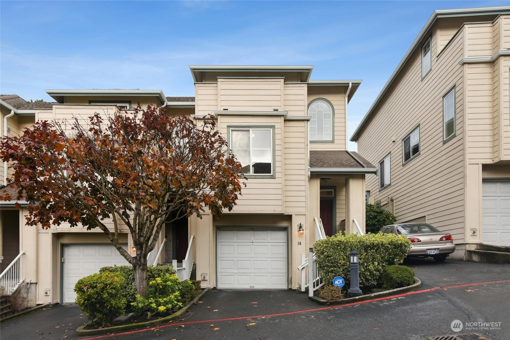 Property Photo:  821 Sunset Boulevard NE E4  WA 98056 