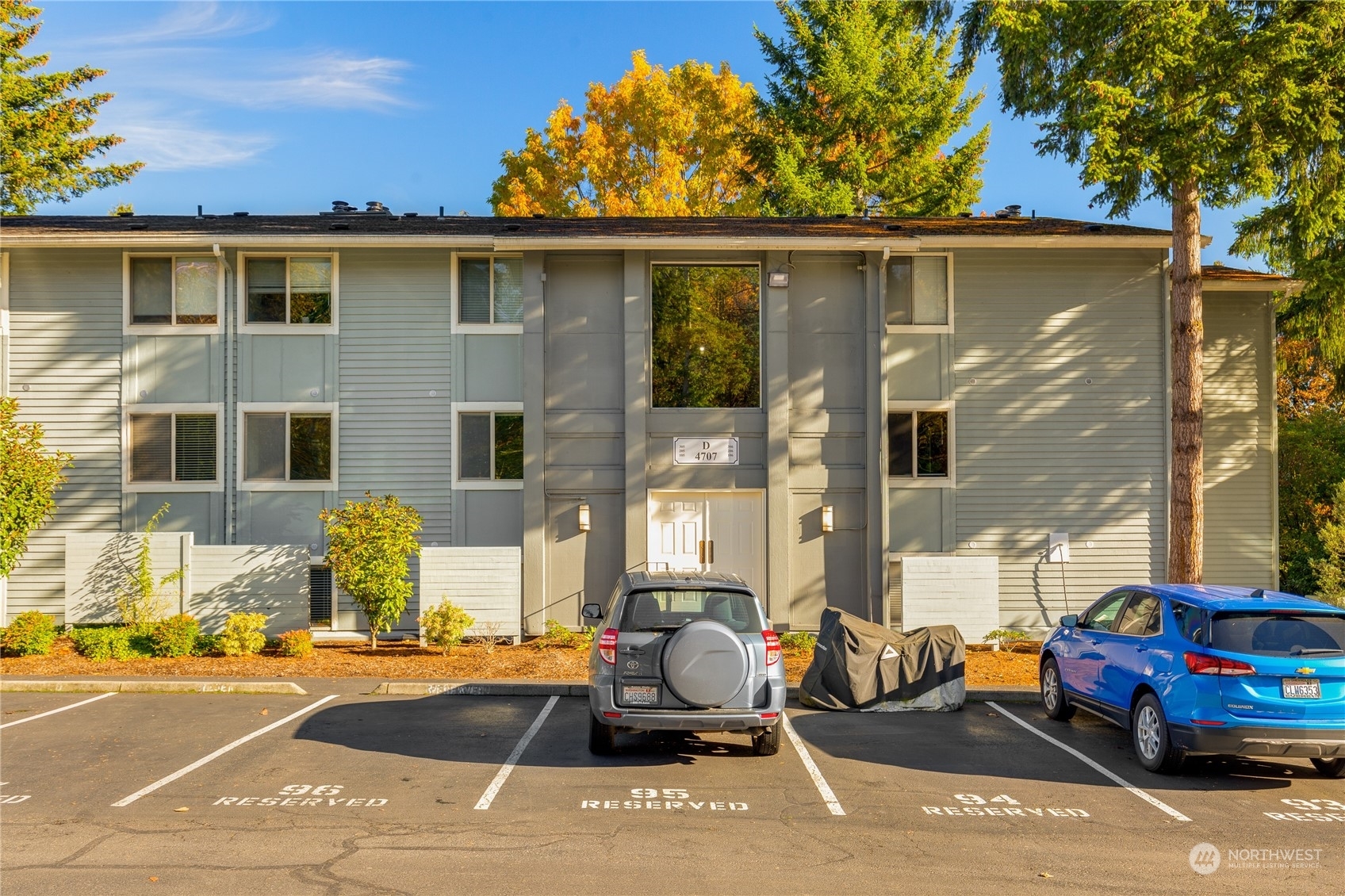 Property Photo:  4707 W Lake Sammamish Parkway SE D205  WA 98027 