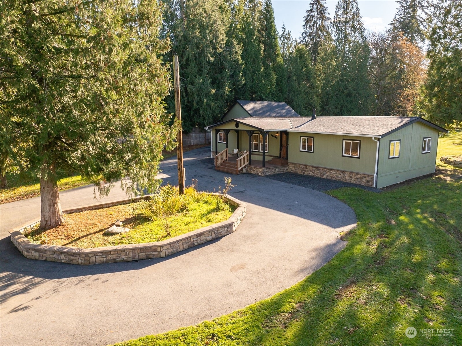 Property Photo:  14232  44th Street SE  WA 98290 