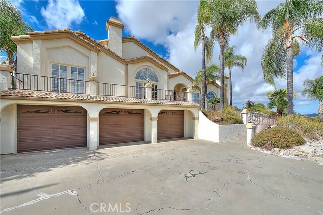 Property Photo: 40523 Calle Torcida CA 92591