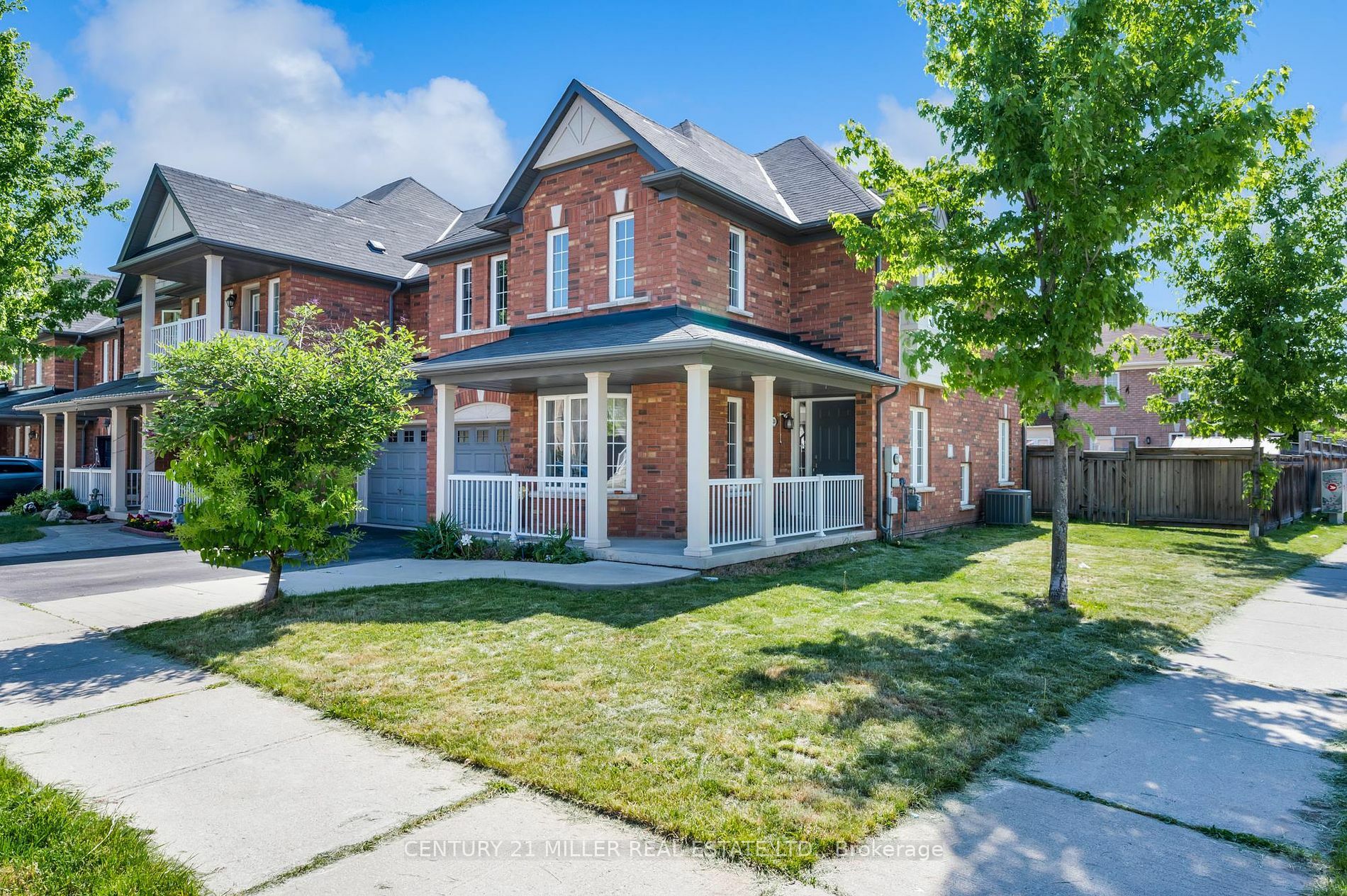 Property Photo:  2324 Saddlecreek Cres  ON L6M 5J7 