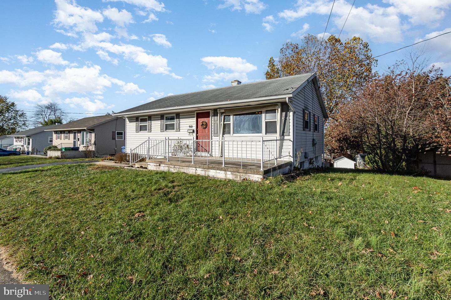 Property Photo:  910 Lakewood Drive  PA 17109 