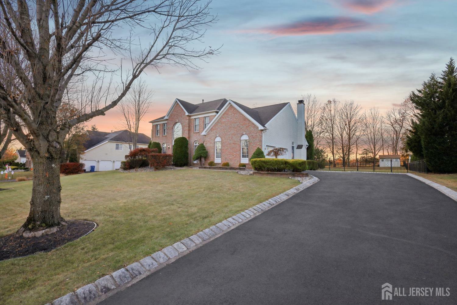 Property Photo:  14 Saddle Court  NJ 08831 