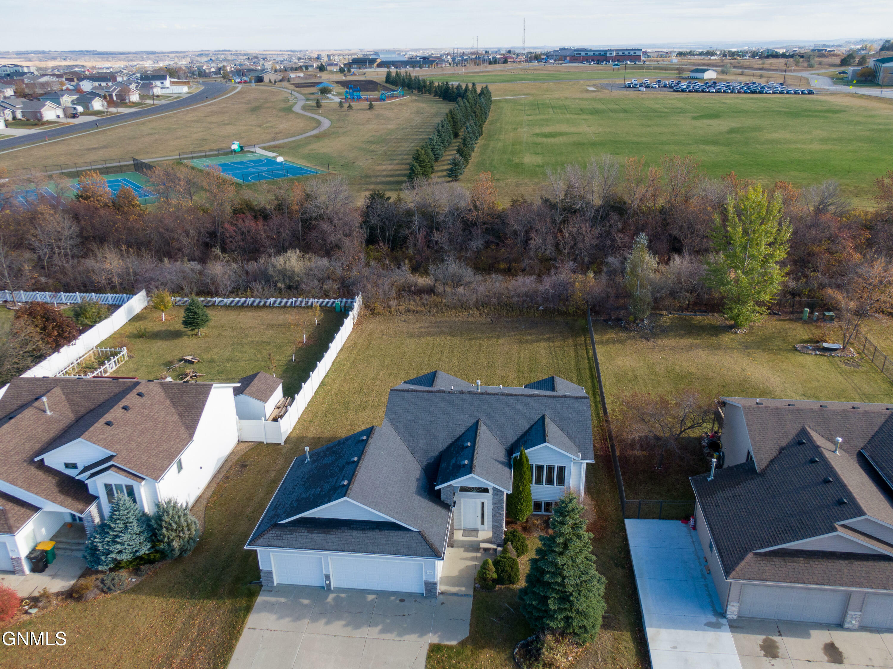 Property Photo:  4819 Amberglow Drive  ND 58503 