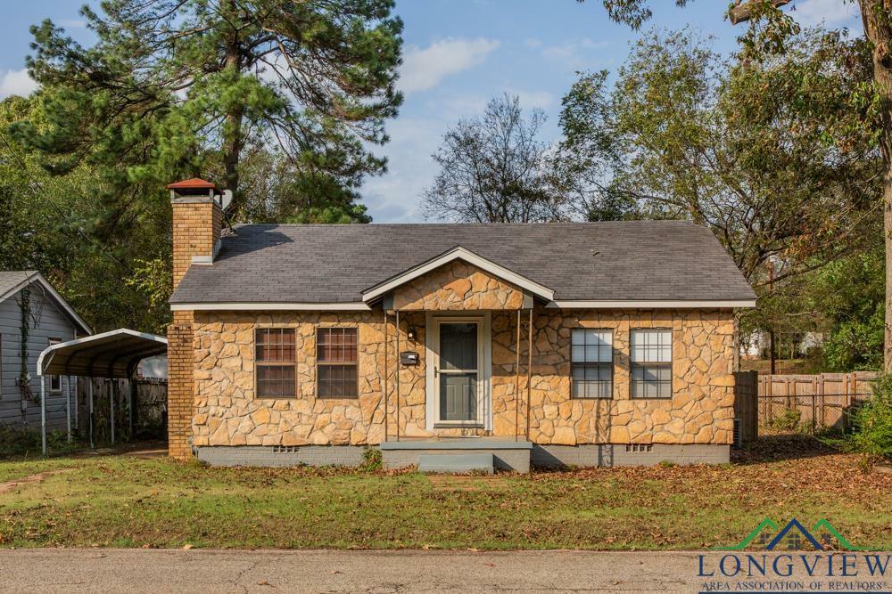 Property Photo:  501 Hickory  TX 75670 