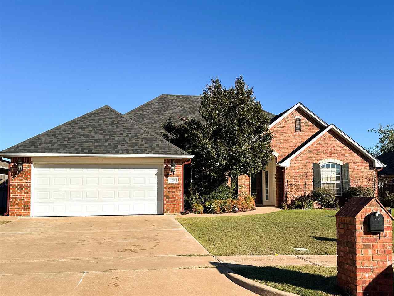 Property Photo:  2206 SW 53rd St  OK 73505 