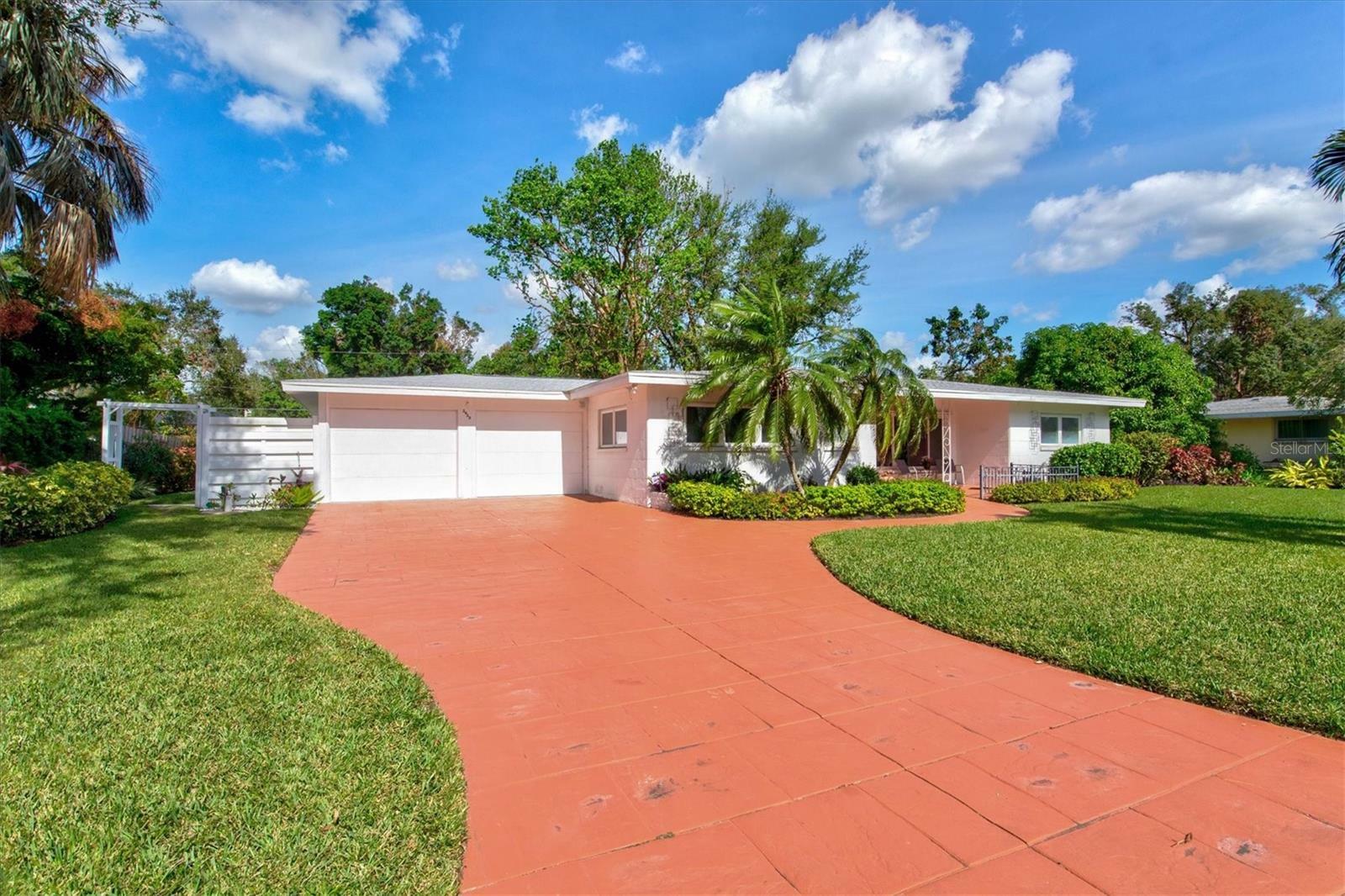 Property Photo:  2425 Calamonga Lane  FL 34239 