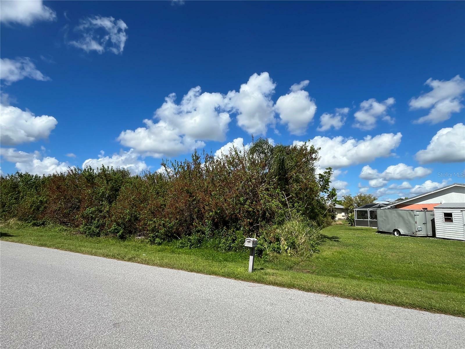 Property Photo: 520 Fenton Avenue NW FL 33952