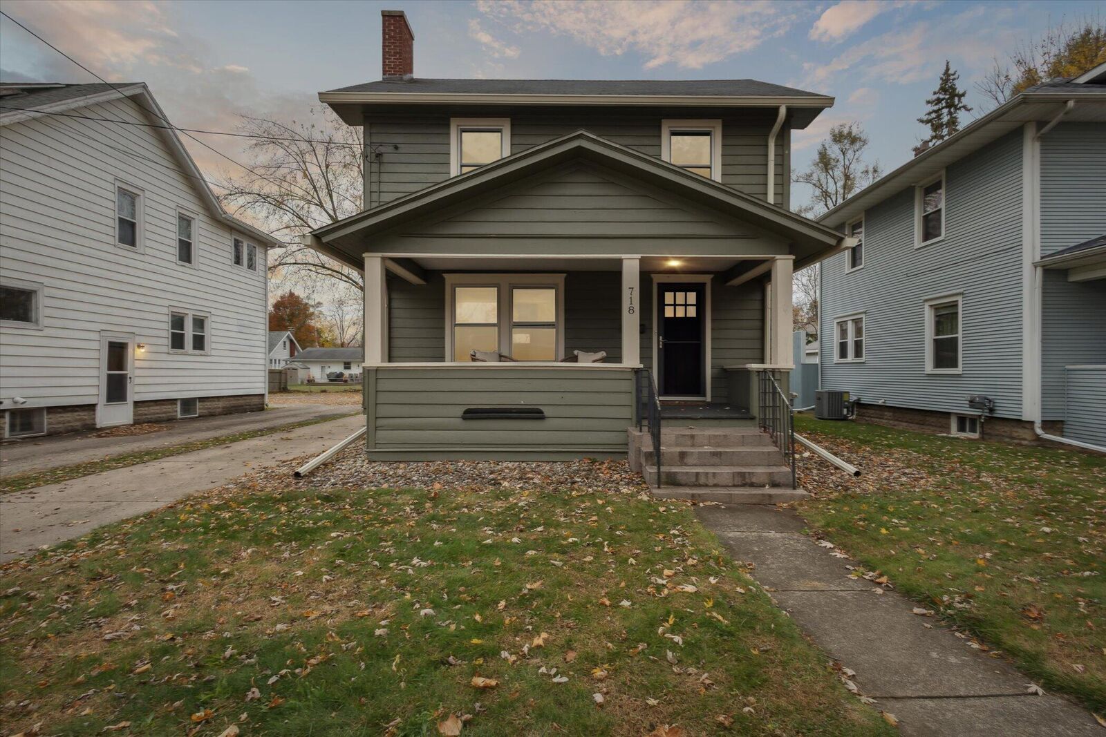 Property Photo: 718 S West Avenue MI 49203