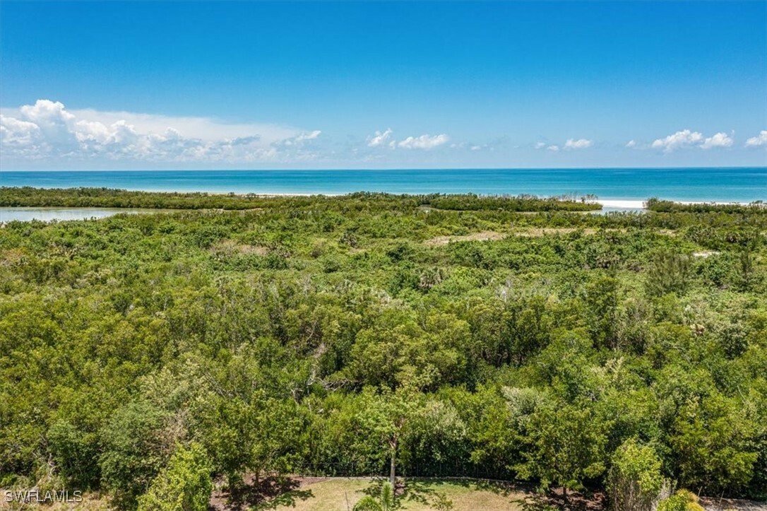 Property Photo: 564 Spinnaker Drive FL 34145