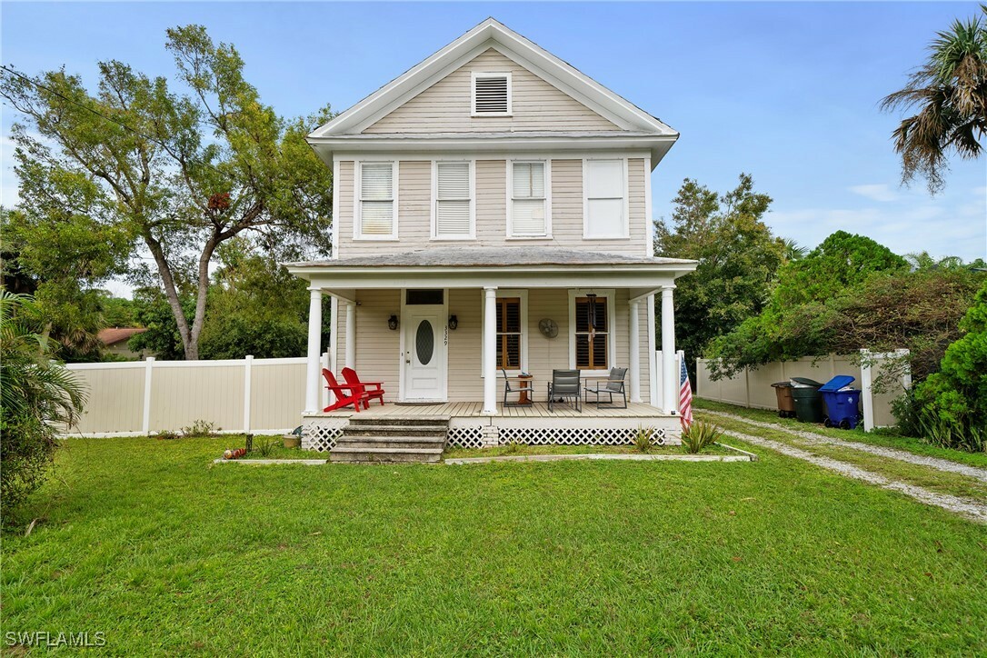 Property Photo:  3329 Edgewood Avenue  FL 33916 