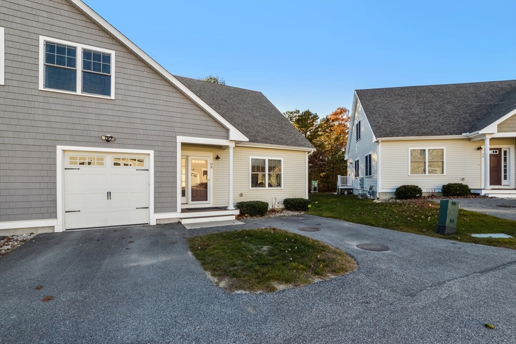Property Photo:  637 Gifford Street 10B  MA 02540 