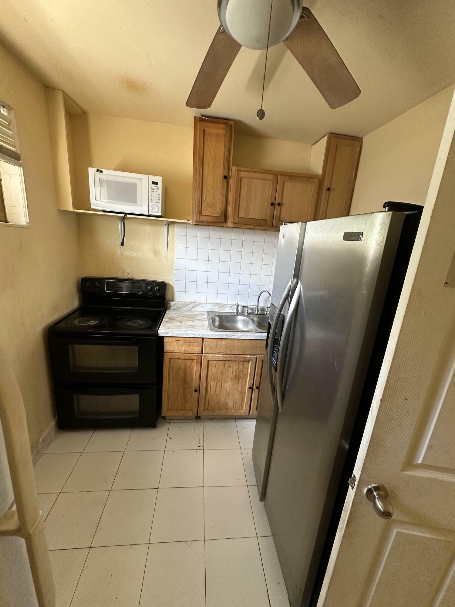 Property Photo:  15590 NE 10th Avenue E 2  FL 33162 