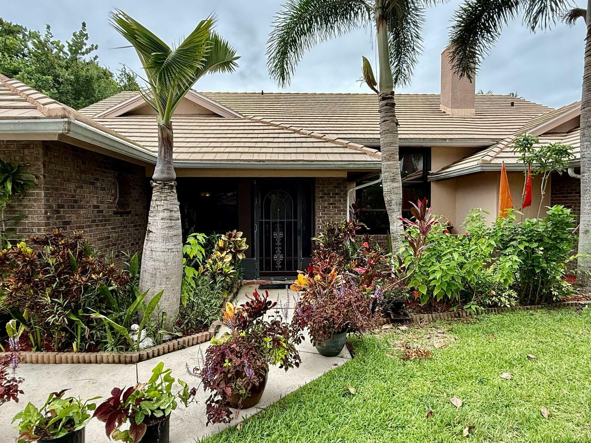 Property Photo: 1138 SW Greenbriar Cove FL 34986