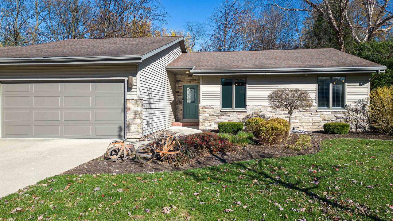 Property Photo:  2921 Candlewood Drive  WI 53546 