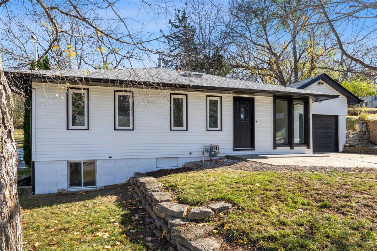 Property Photo:  445 Midland Drive  IA 51503 