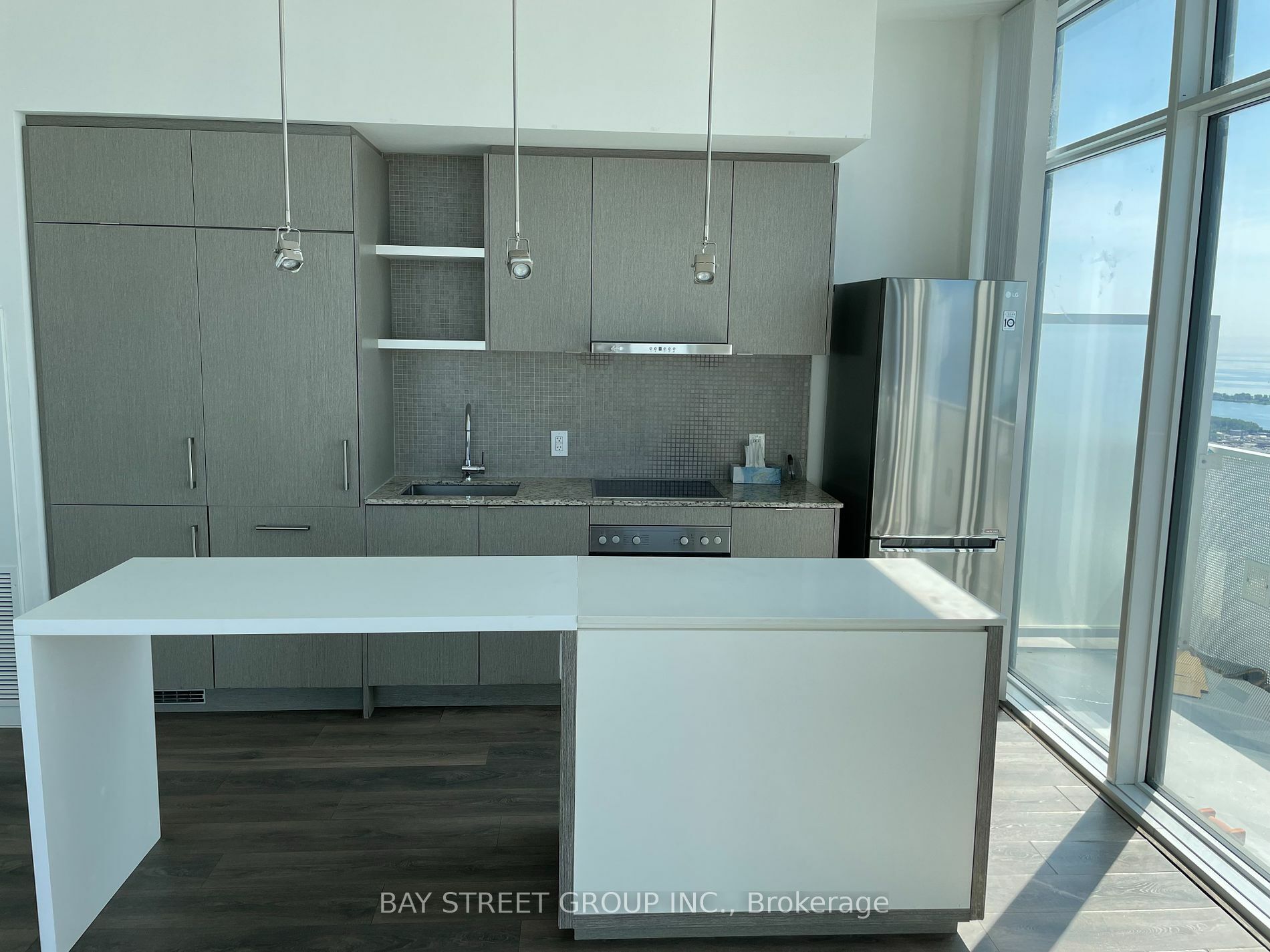 Property Photo:  88 Harbour St 7310  ON M5J 0C3 