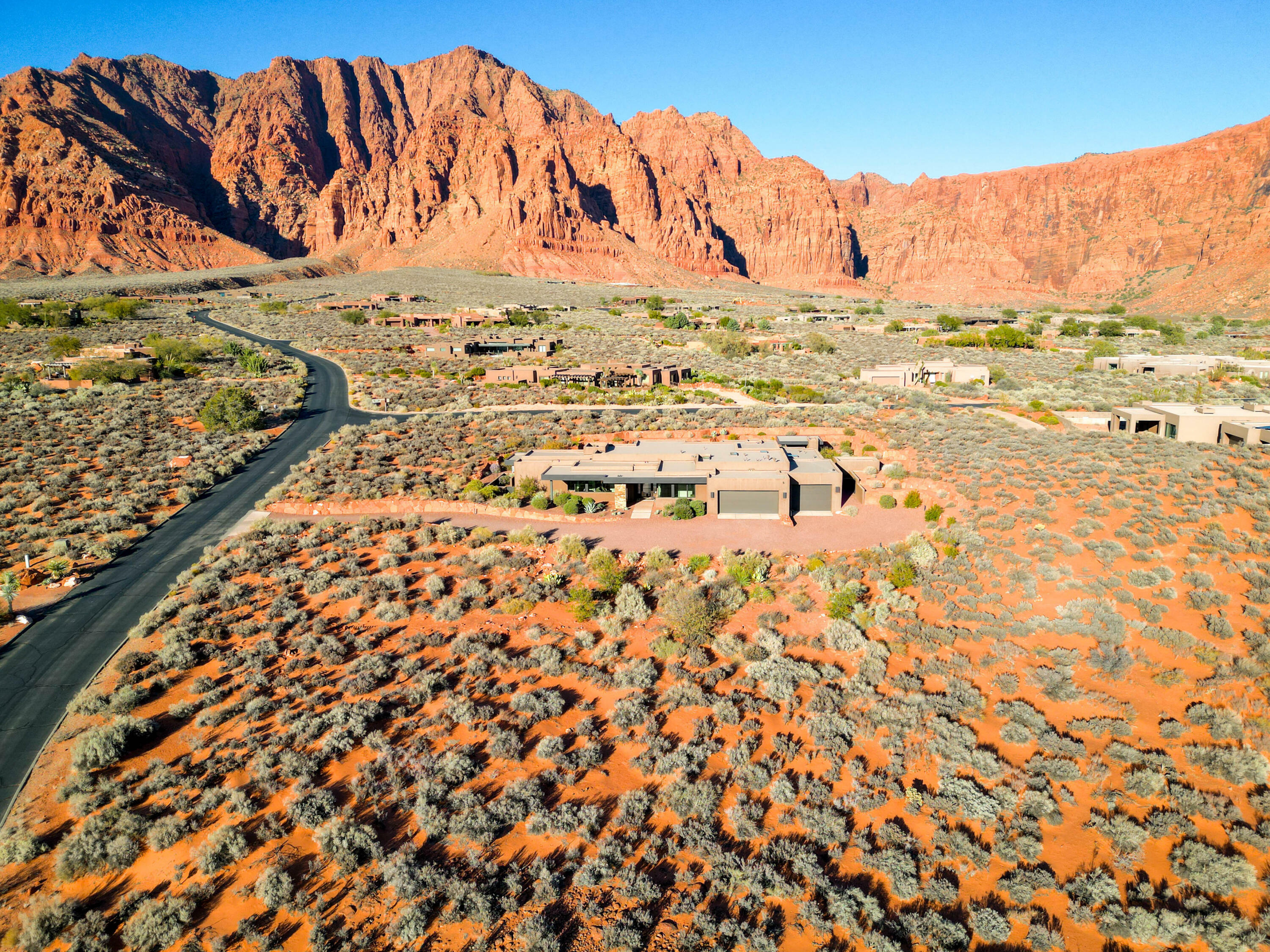 Property Photo: 1748 N Cochise Dr UT 84738