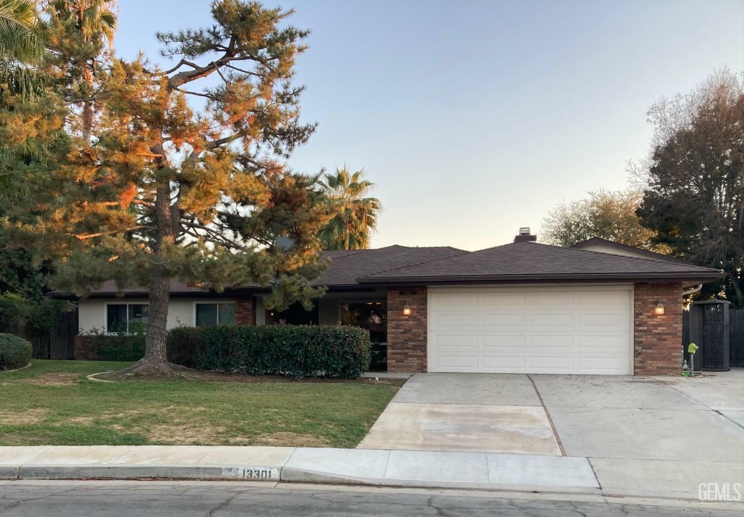 Property Photo:  13301 Frenchglen Avenue  CA 93314 