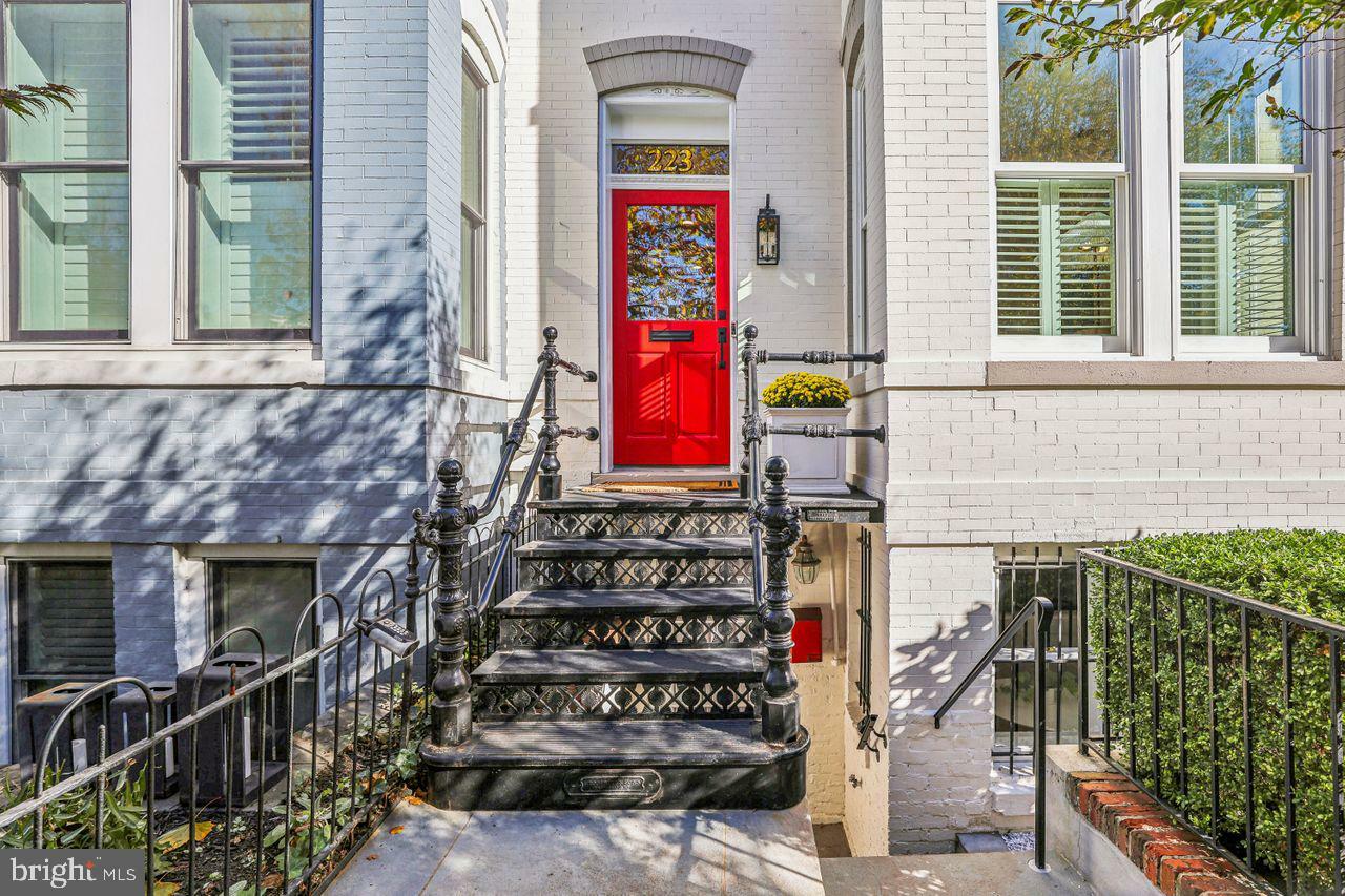 Property Photo:  223 12th Street NE  DC 20002 