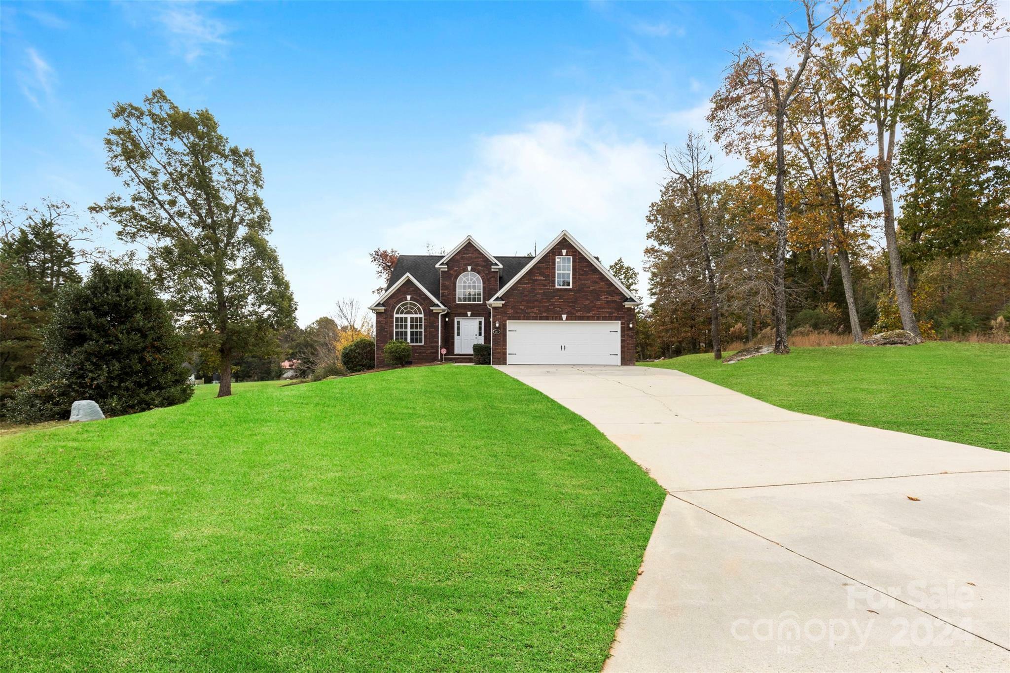 Property Photo:  207 Dunnbrook Drive  NC 28146 