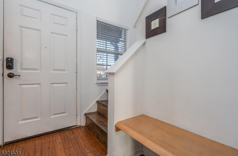 Property Photo:  7 Chetwood Ct  NJ 08844 