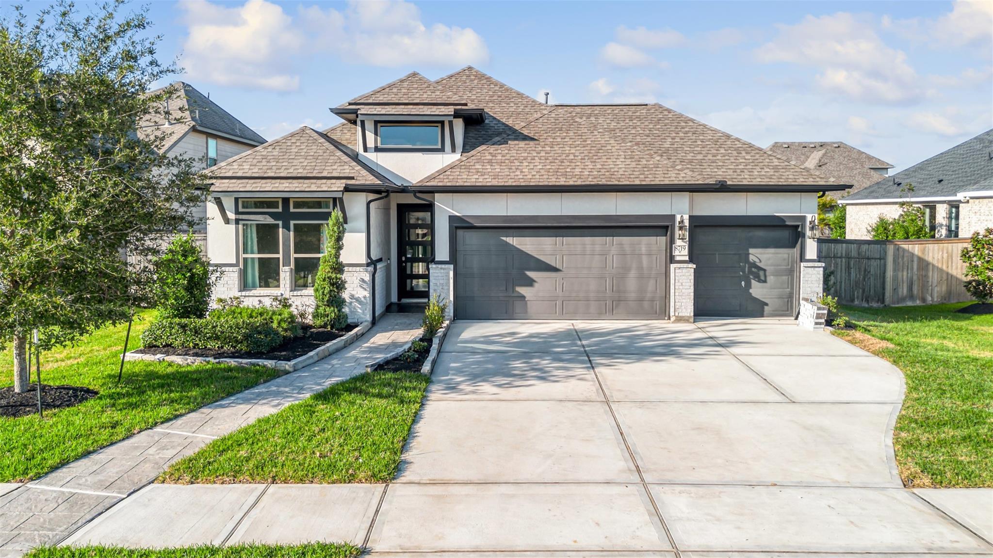 Property Photo: 8719 Azalea Crossing Court TX 77459
