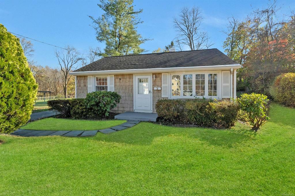 Property Photo:  6 Mundet Drive  NY 10562 