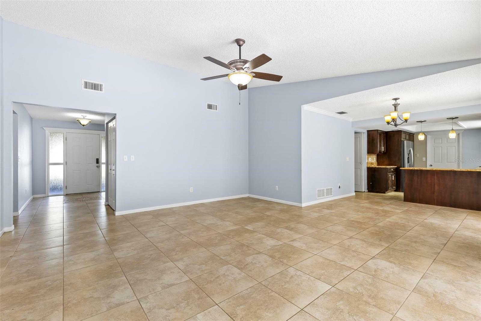 Property Photo: 9 Bleau Court FL 32137