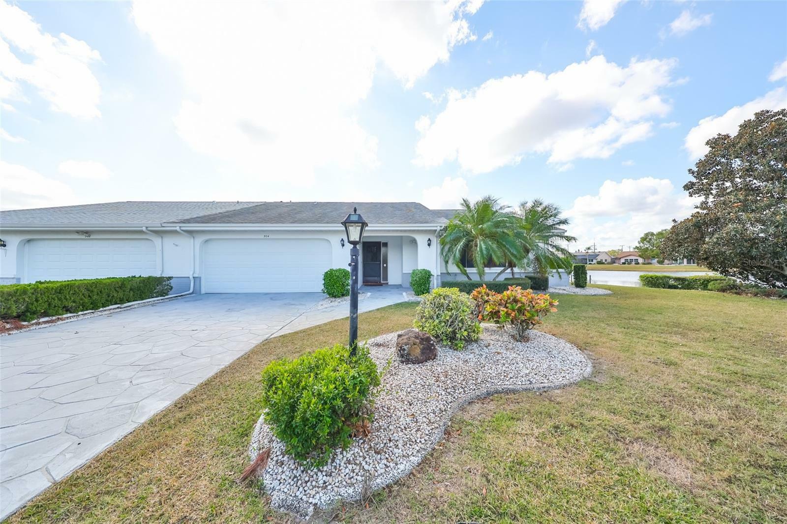 Property Photo:  504 La Jolla Avenue  FL 33573 