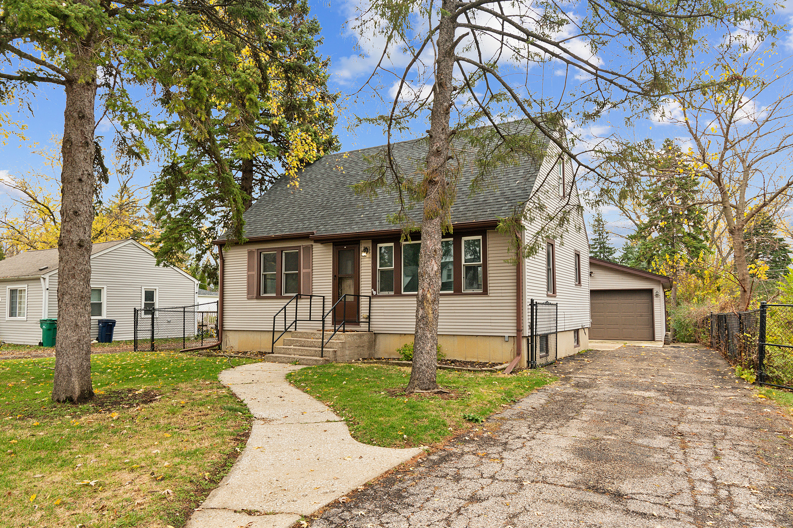 Property Photo:  353 N Fairfield Avenue  IL 60148 