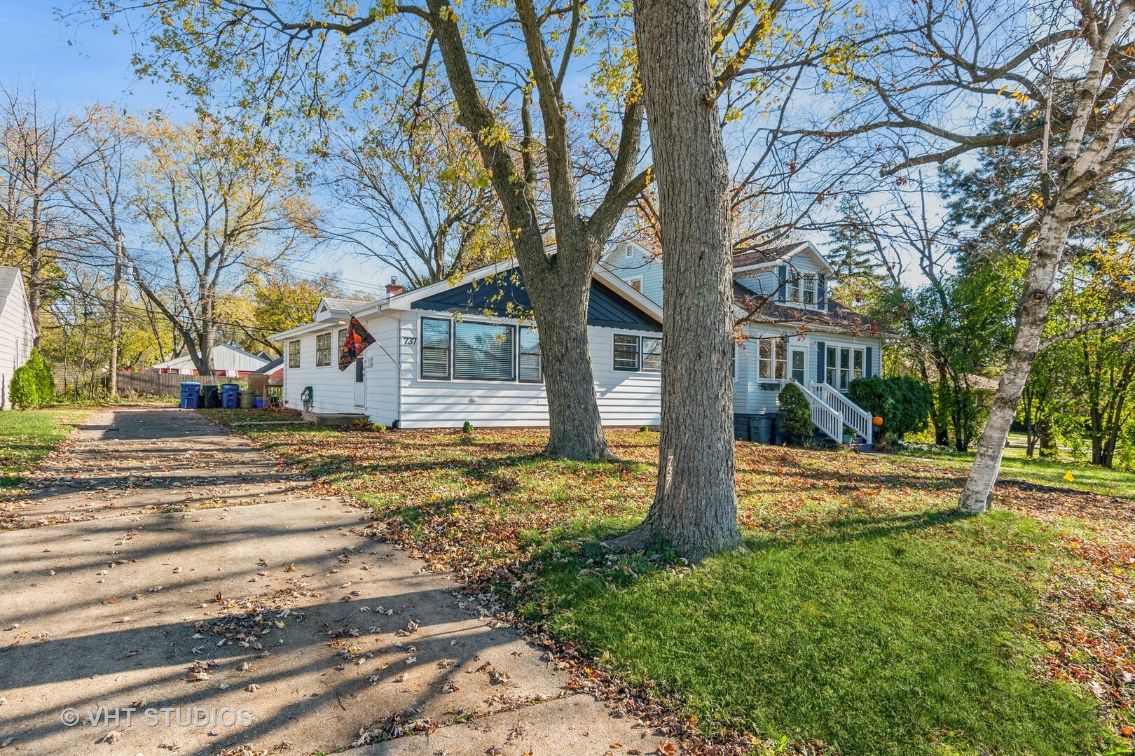 Property Photo:  737 S Jackson Street  IL 60521 