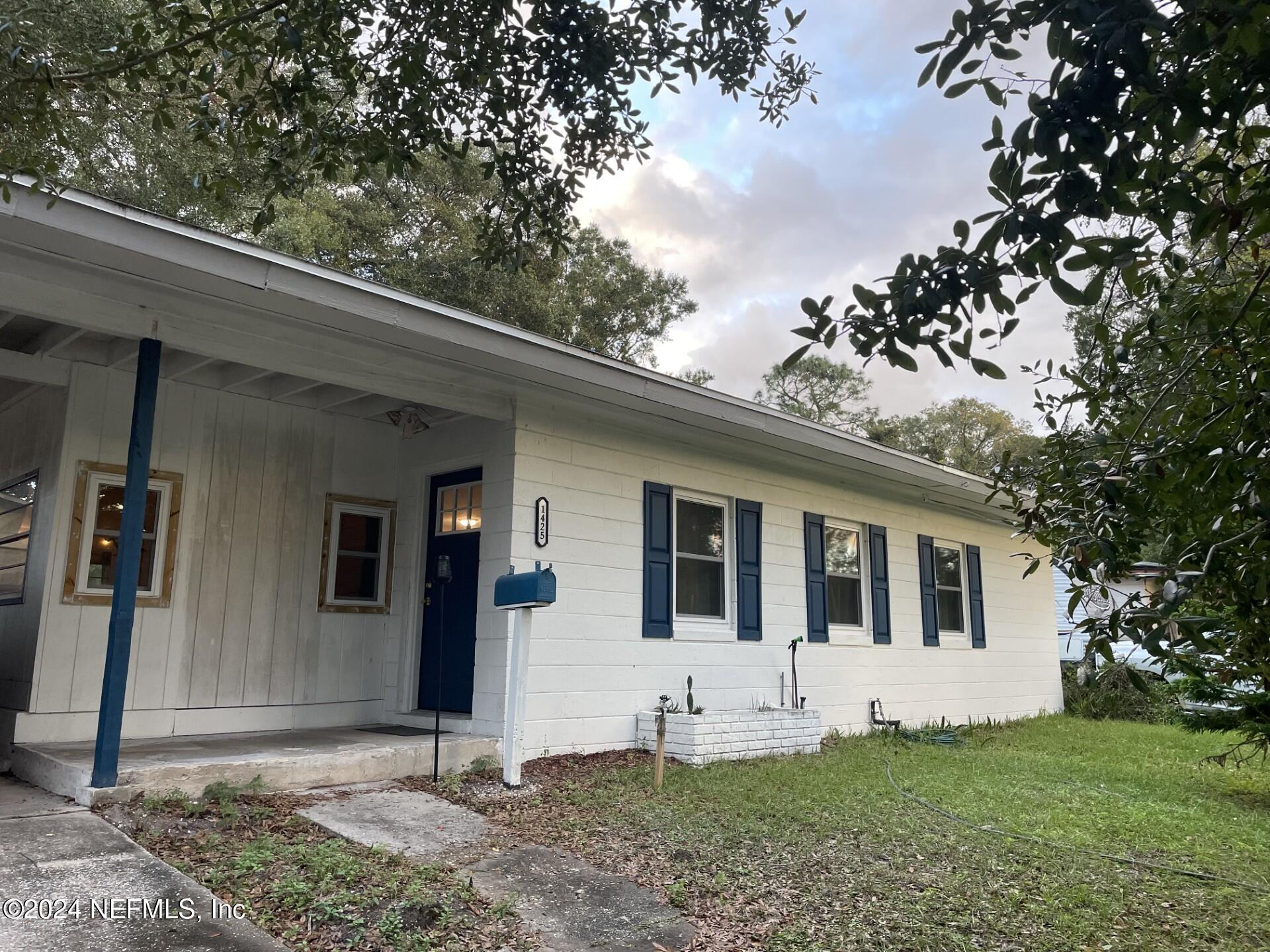 Property Photo: 1425 Domas Drive FL 32211
