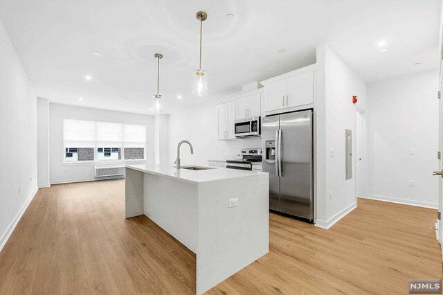 Property Photo: 74 Clarendon Place 204 NJ 07601