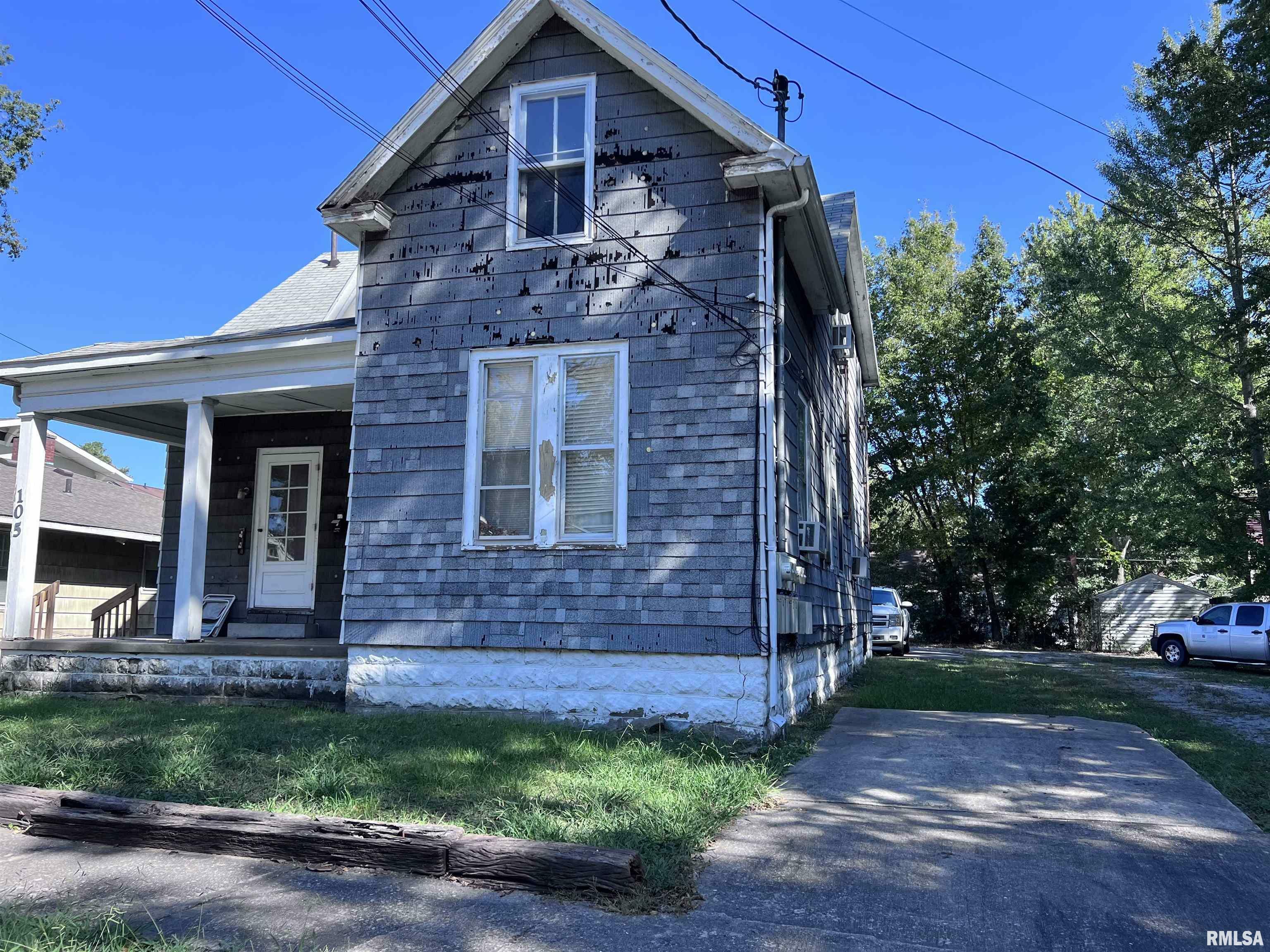 Property Photo: 105 S Forest Avenue 4 IL 62901