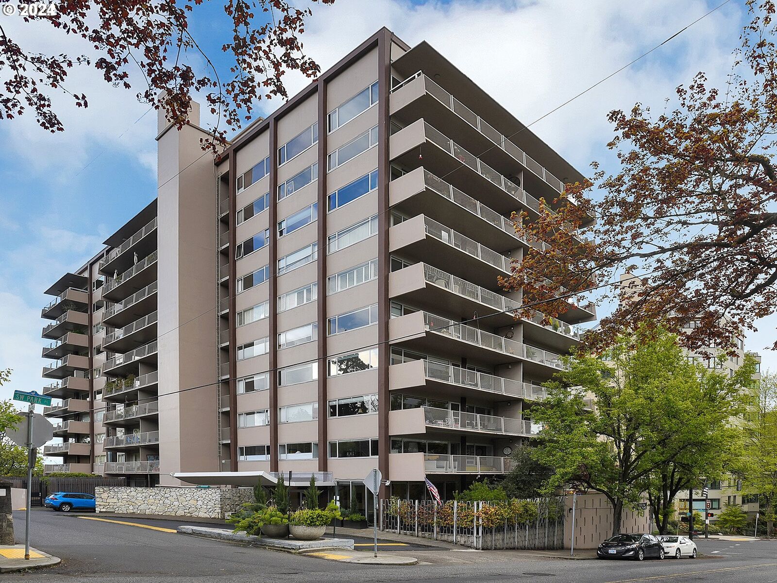 Property Photo: 2323 SW Park Pl 302 OR 97205