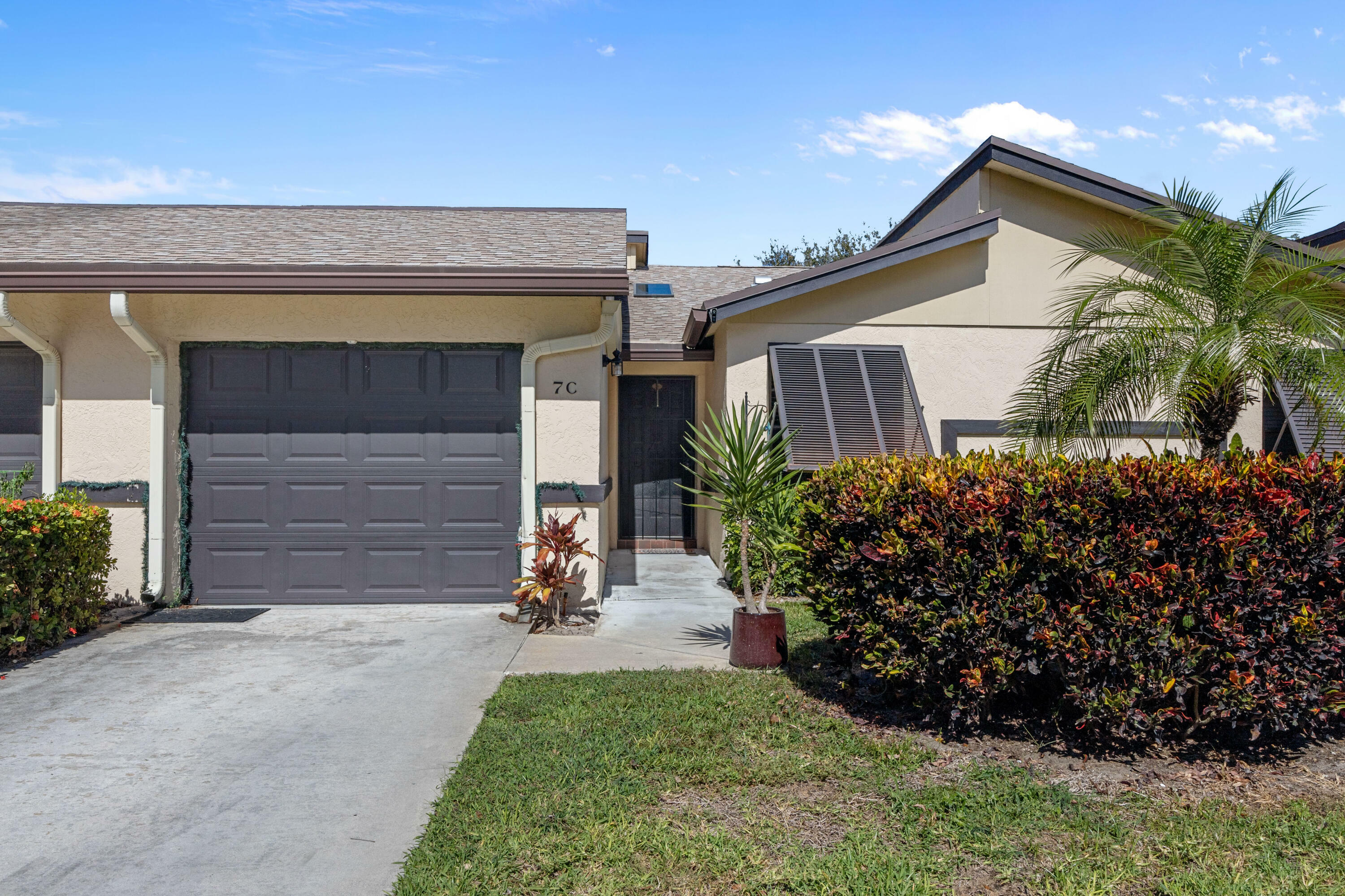 Property Photo:  7 Ridge Pointe Drive C  FL 33435 