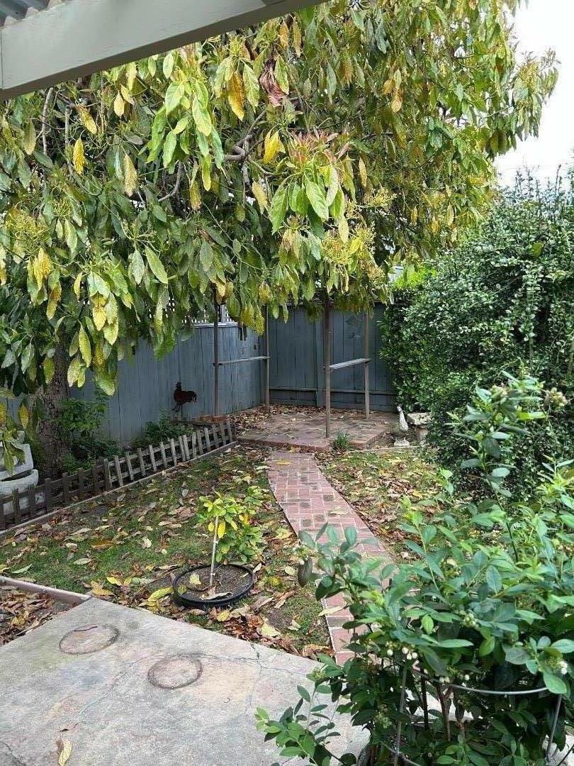 Property Photo:  7 Winchester Place  CA 94010 