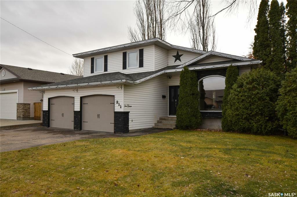 Property Photo:  211 Victor Terrace  SK S0K 1E0 