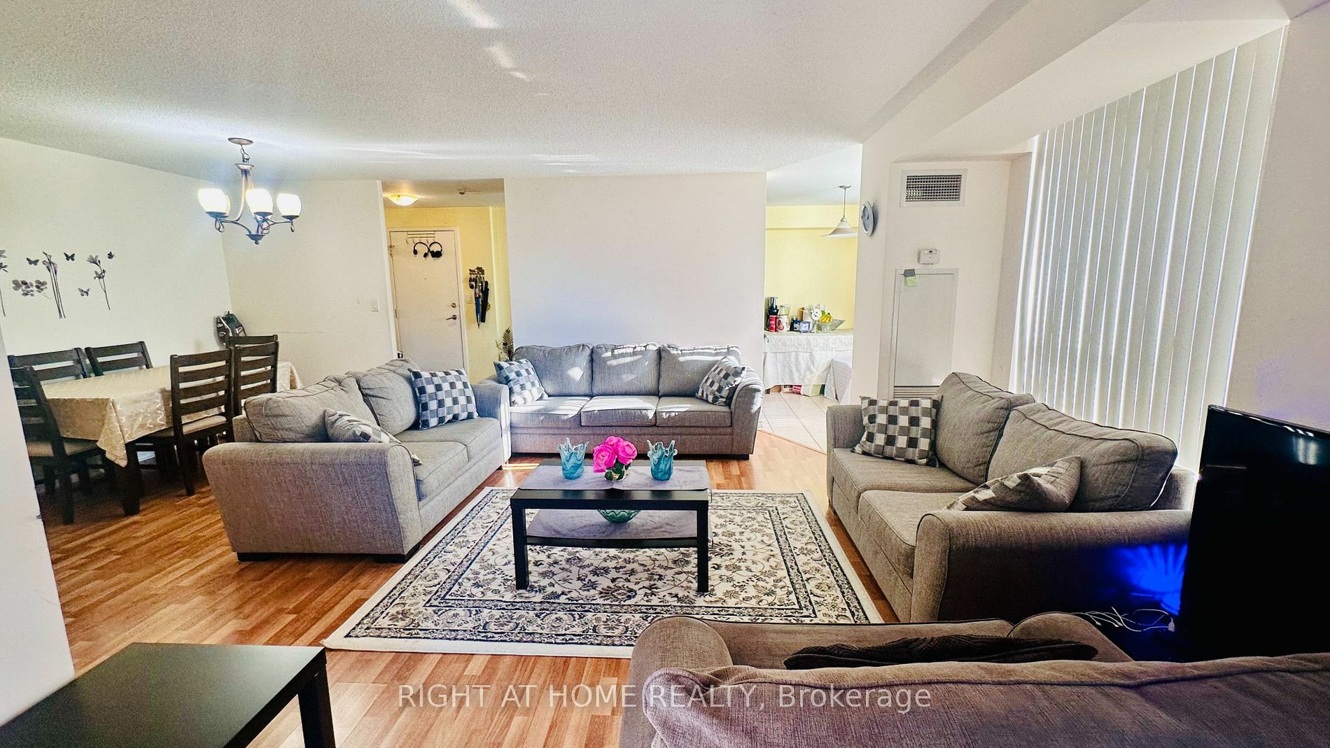 Property Photo:  3880 Duke Of York Blvd 2116  ON L5B 4M7 