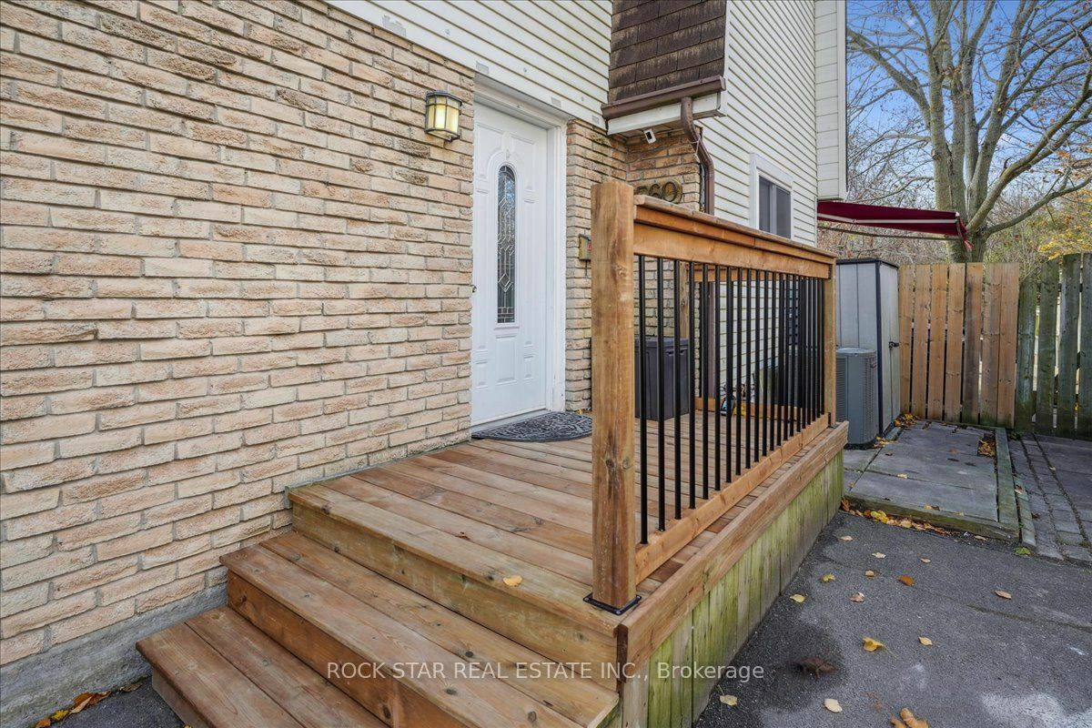 Property Photo:  560 Camelot Dr  ON L1K 1K4 