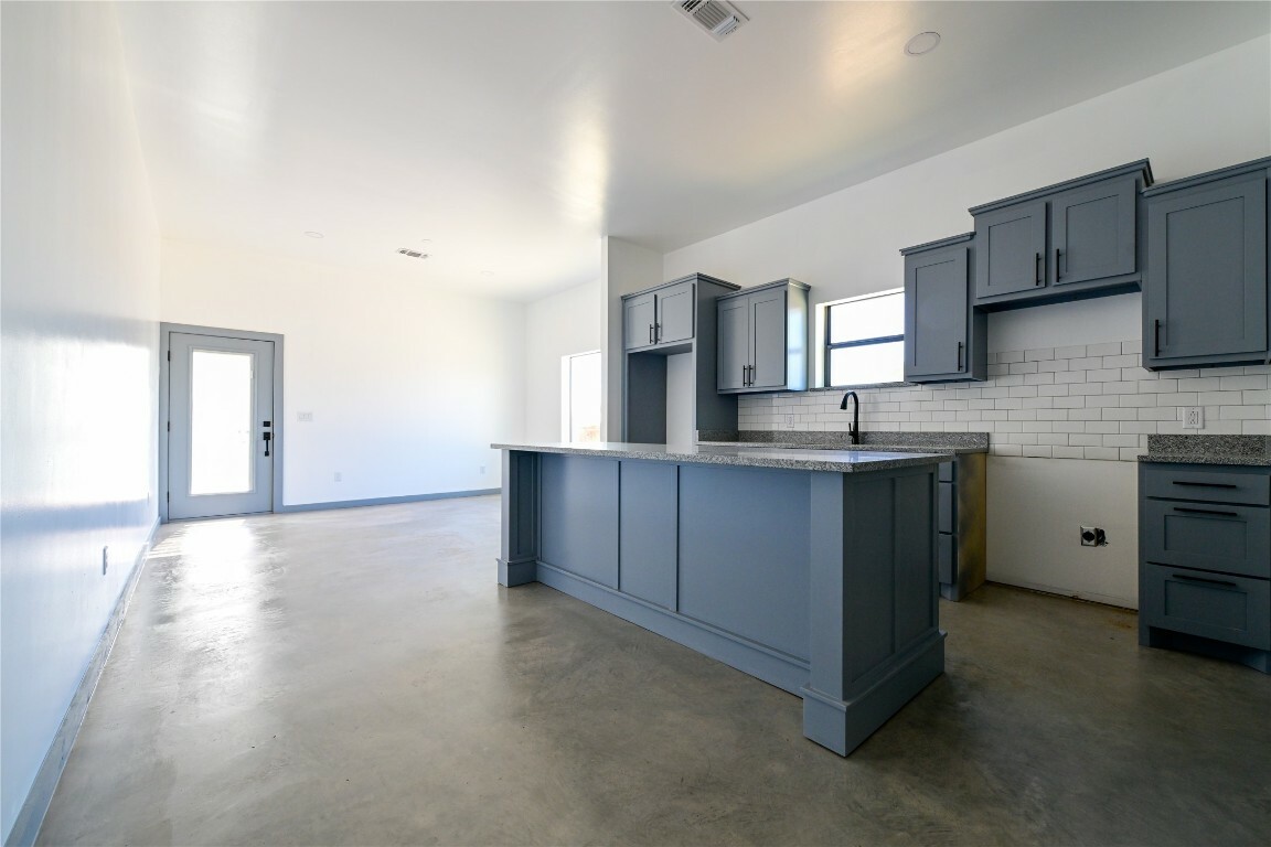Property Photo: 1003 W Galveston Street TX 79843