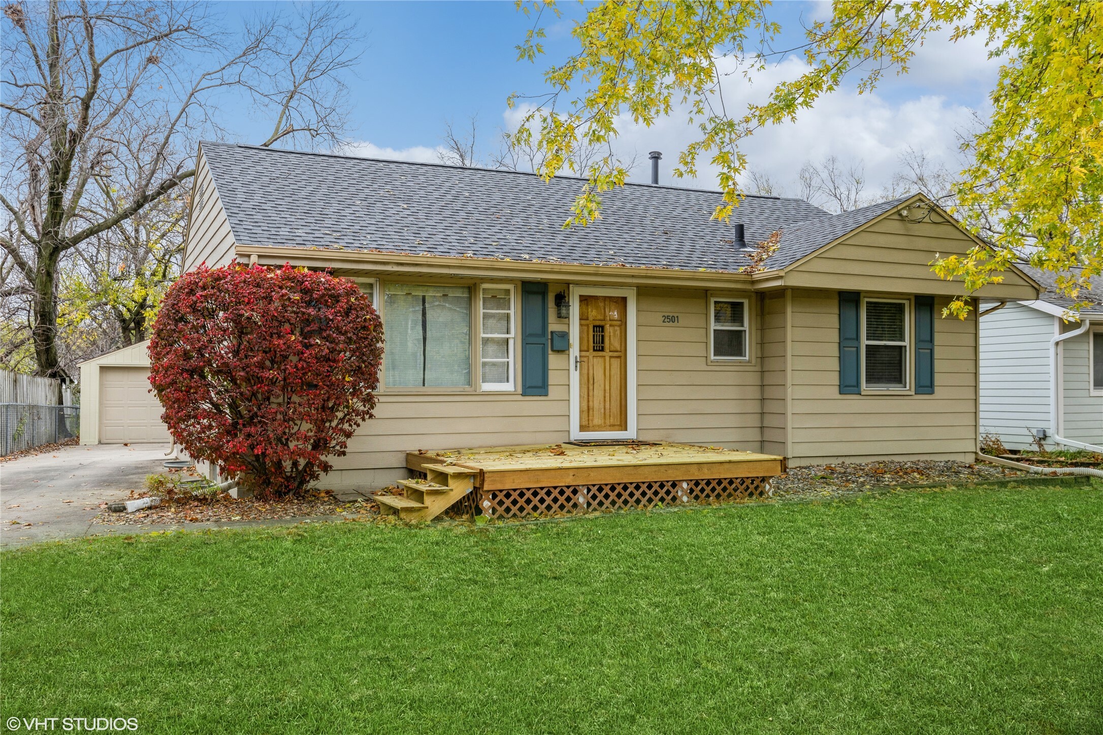 Property Photo:  2501 Meadow Lane  IA 50265 