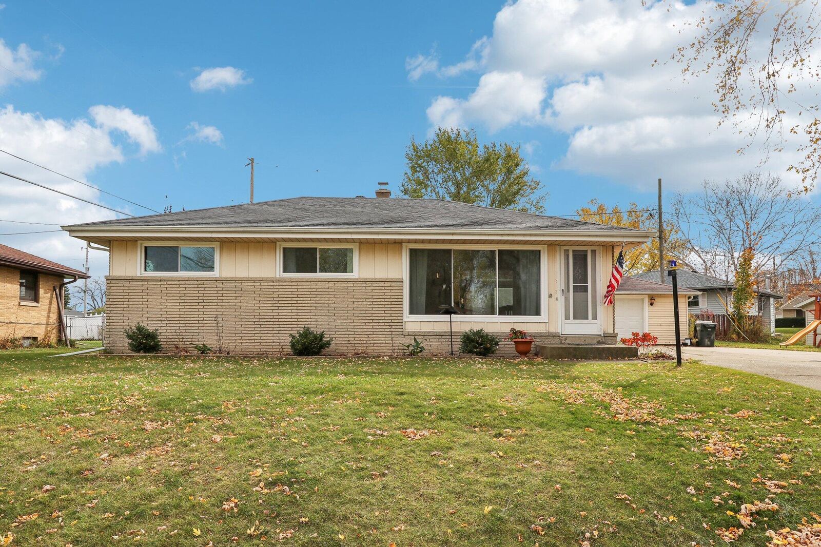 Property Photo:  3813 Brooklawn Cir  WI 53172 