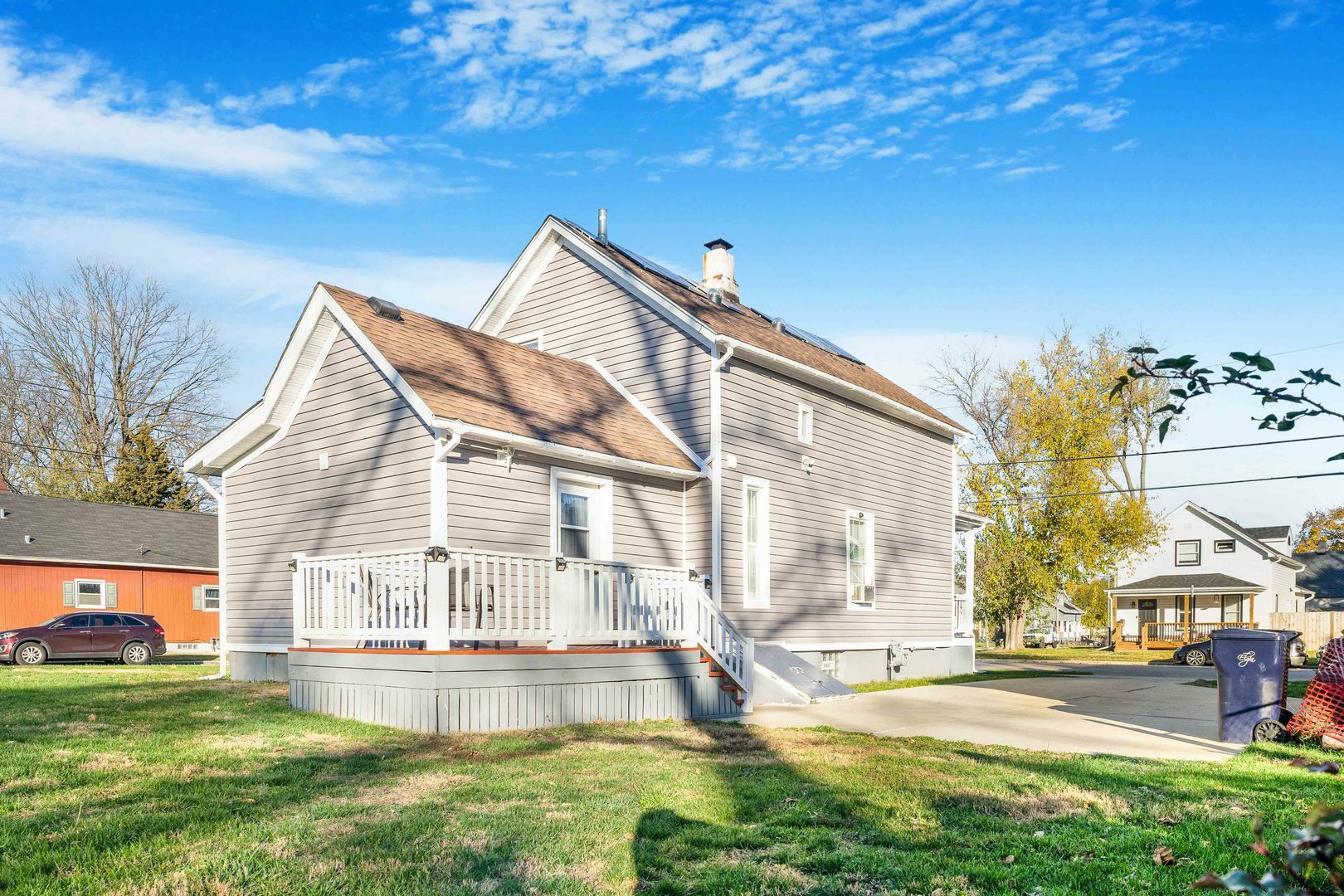 Property Photo:  654 Grace Street  IL 60120 