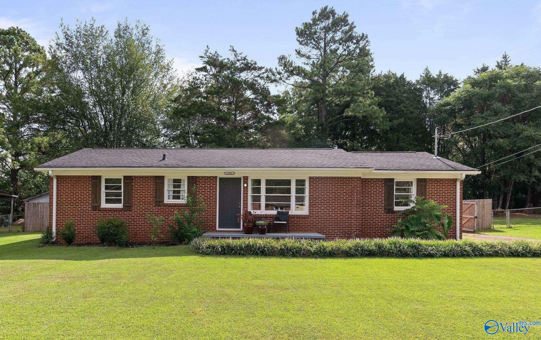 Property Photo:  3206 Pulaski Pike NW  AL 35810 