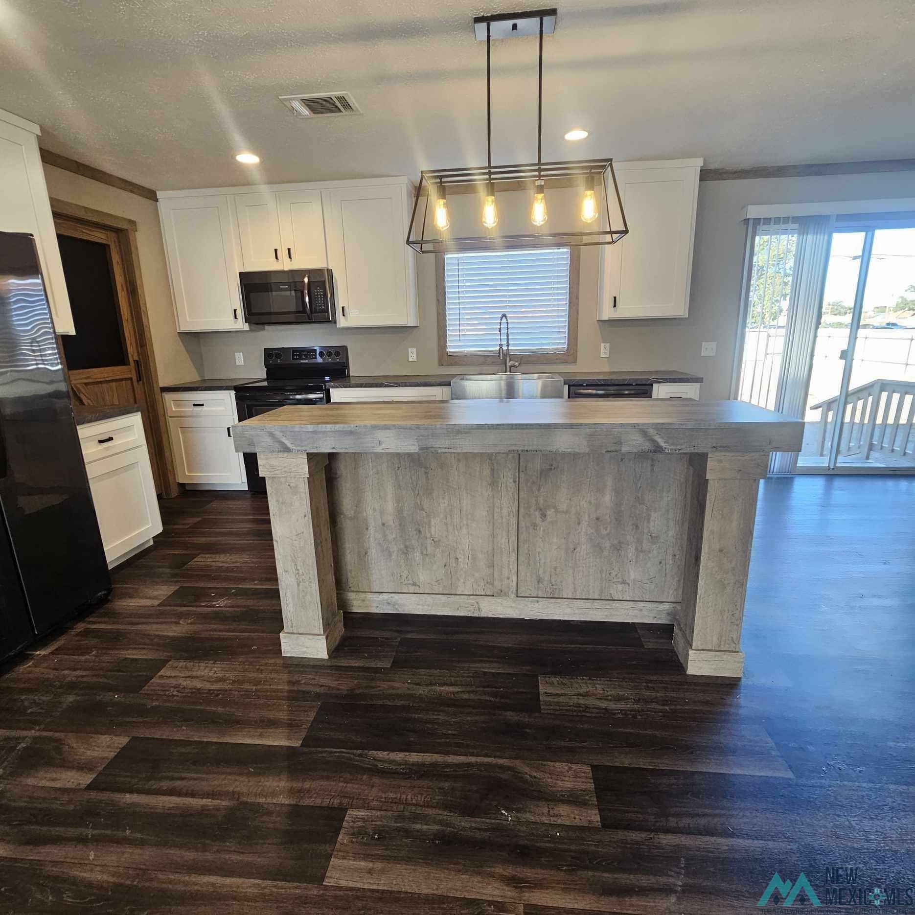 Property Photo:  1004 W Grand Avenue  NM 88210 