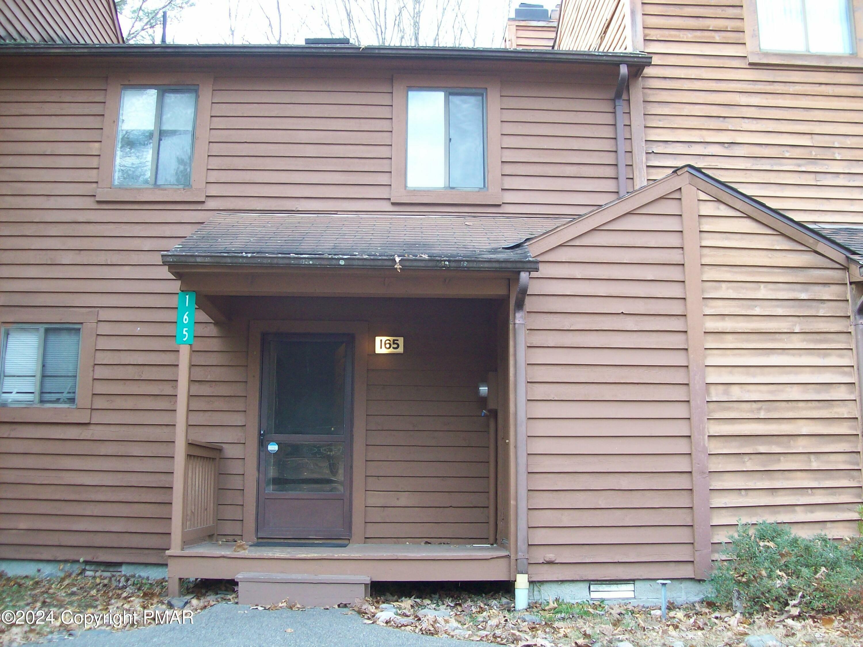 Property Photo:  165 Stream Court  PA 18324 