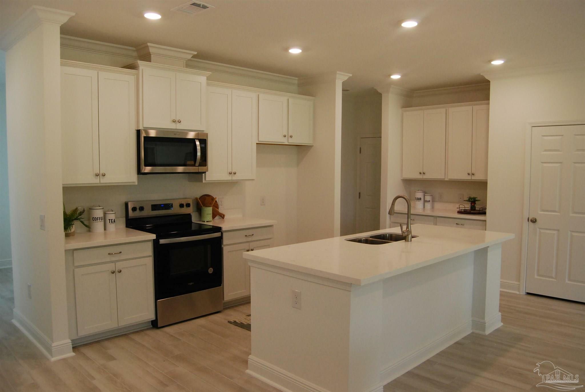 Property Photo:  7791 Piper Cir  FL 32583 