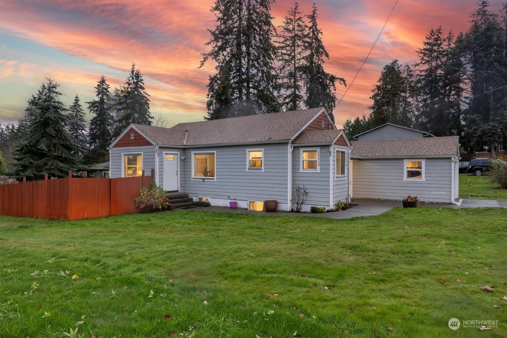 Property Photo:  24008  Meridian Avenue S  WA 98021 